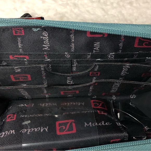 New Stone Mountain Leather Wristlet Wallet W/Rechargeable Phone Battery - Picture 12 of 14